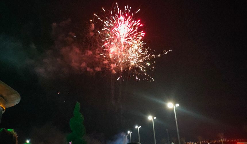 Ahlatcı Metal Rafineri’de  Kadir Gecesi 571 havai fişek