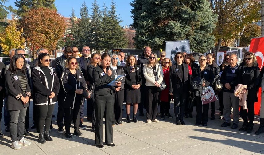 Alaca Kaymakamlığının Atatürk'e yer vermemesine sert tepki!