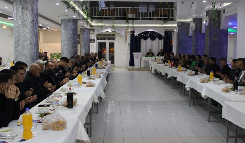 Mecitözü'nde muhtarlar iftarda bir araya geldi