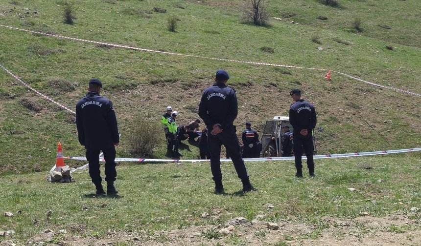 Traktör dere yatağına  devrildi: 1 ölü, 3 yaralı