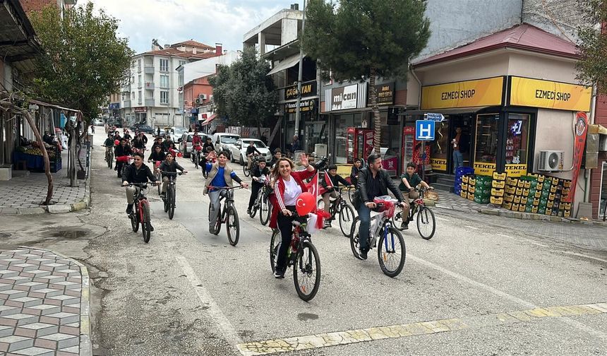 Kargı'da öğrenciler 23 Nisan  için pedal çevirdi