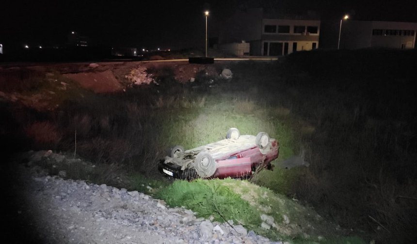 Takla atan aracı bırakarak kaçtılar