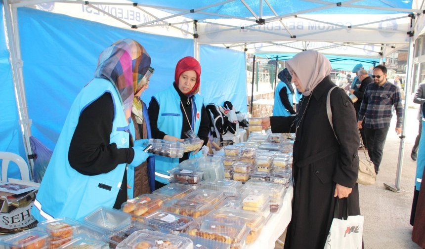 Evlenecek çiftlere destek  için “hayır çarşısı” yapıldı