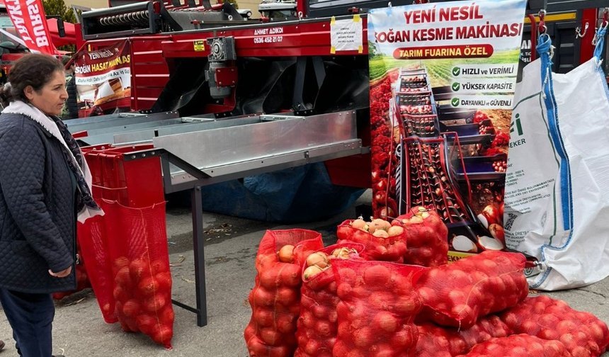 Köyde soğan hasat makinesi  yaptı, siparişlere yetişemiyor