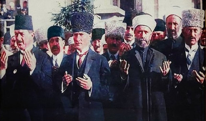 Ata’nın gelecek kuşaklara emanet ettiği paha biçilmez miras:  Bağımsızlığımız ve ulusumuzun  “kayıtsız koşulsuz” egemenl