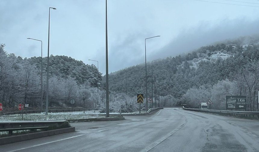 Hava buz kesti: Çorum'a kar yağdı