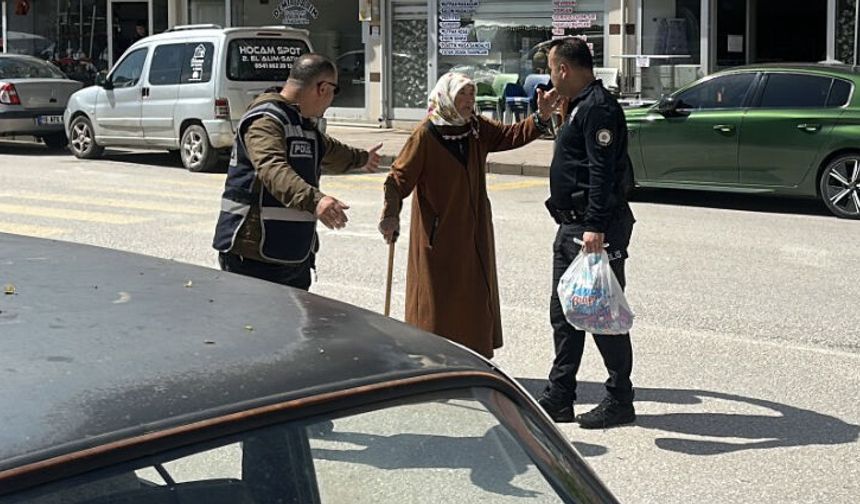 Vicdan Devriyesi: Polis memuru yaşlı kadının...