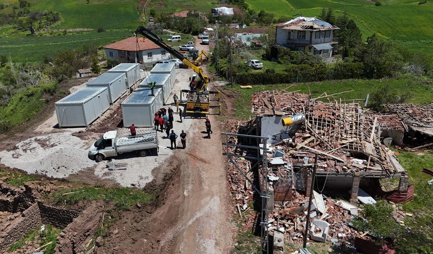 Çorum'da hortum nedeniyle zarar gören köylerde çalışmalar sürüyor