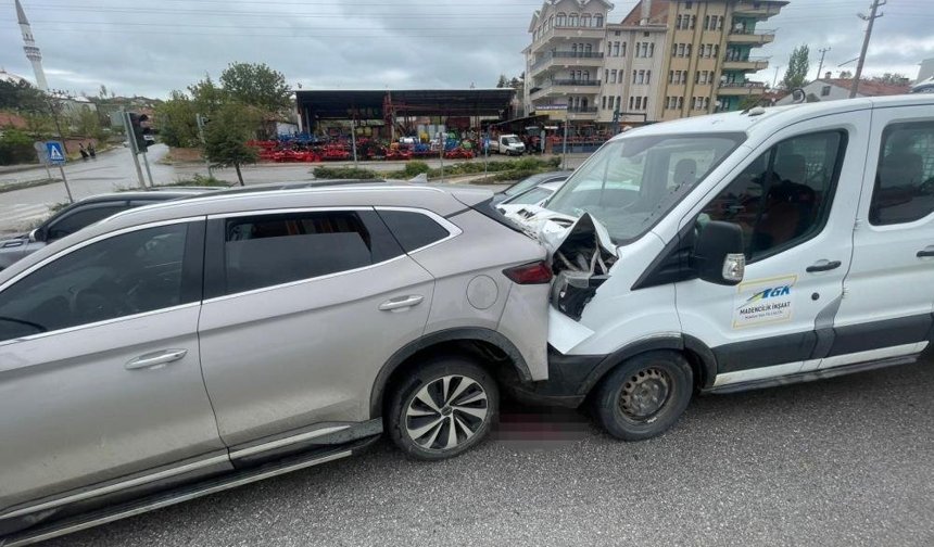 Çorum’da 3 araç çarpıştı: 2 yaralı