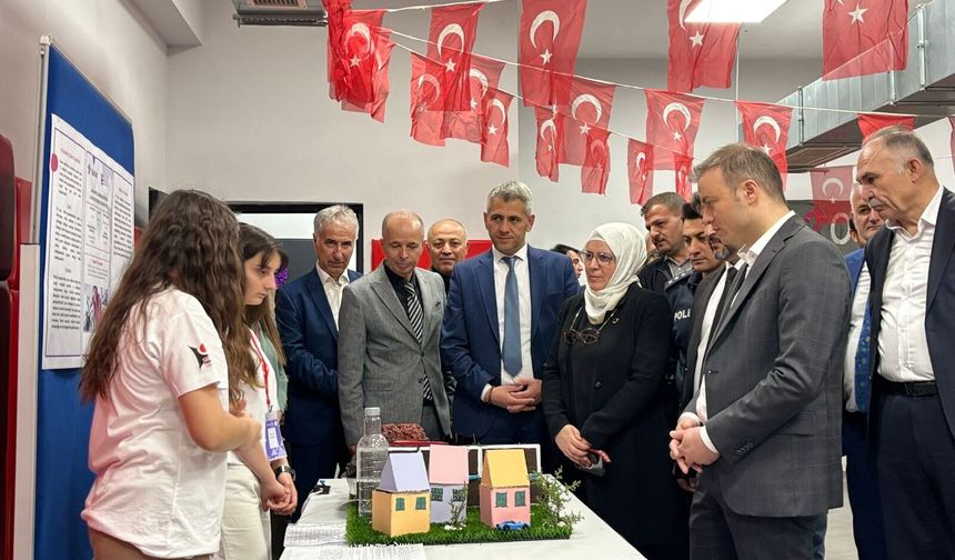 Alaca'da TÜBİTAK 4006 Bilim Fuarı düzenlendi