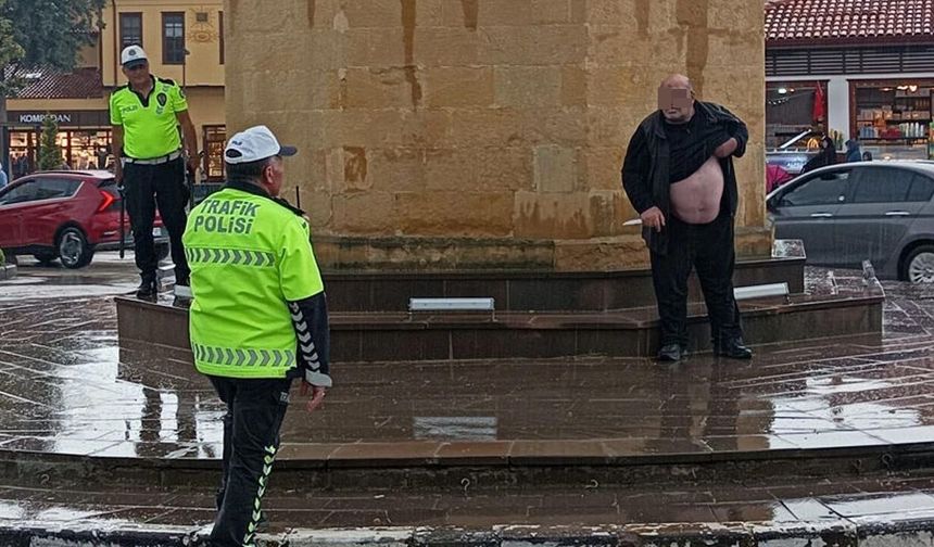 Çorum'da Adalet Bakanı'na tepki gösteren bıçaklı saldırgan etkisiz hale getirildi