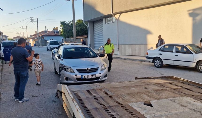 Alkollü sürücü park halindeki 4 araca çarptı! Bakın ne kadar ceza yedi?