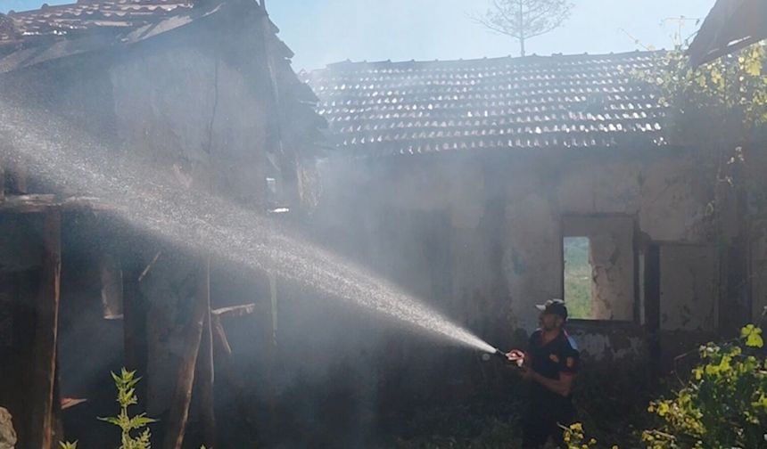 Metruk evde korkutan yangın
