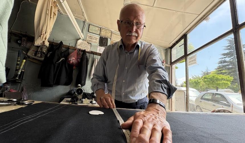 Kumaşa sinen bir ömür: 59 yıllık mesleğini 71 yaşında aşkla sürdürüyor