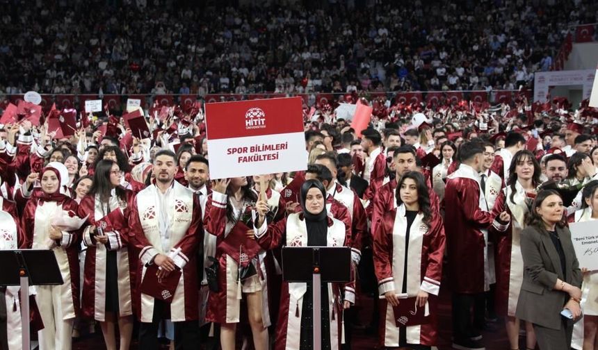 Hitit Üniversitesi’nde mezuniyet coşkusu