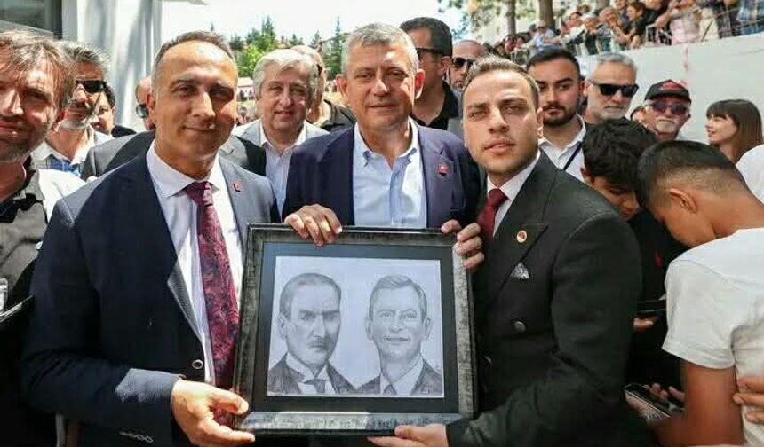 Özgür Özel’e  anlamlı tablo