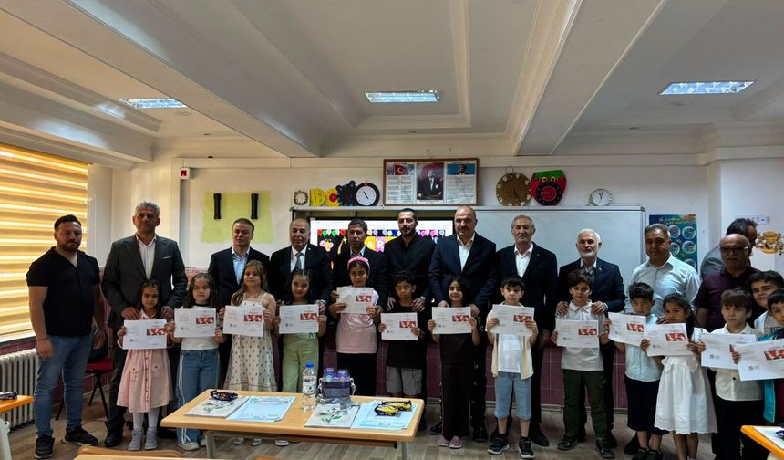 Alaca'da 4 bin 503 öğrenci  karne alarak tatile girdi
