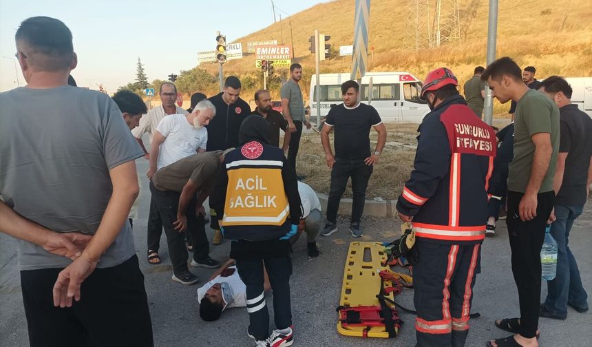 Otomobil ile motosiklet çarpıştı: Yaralılar var