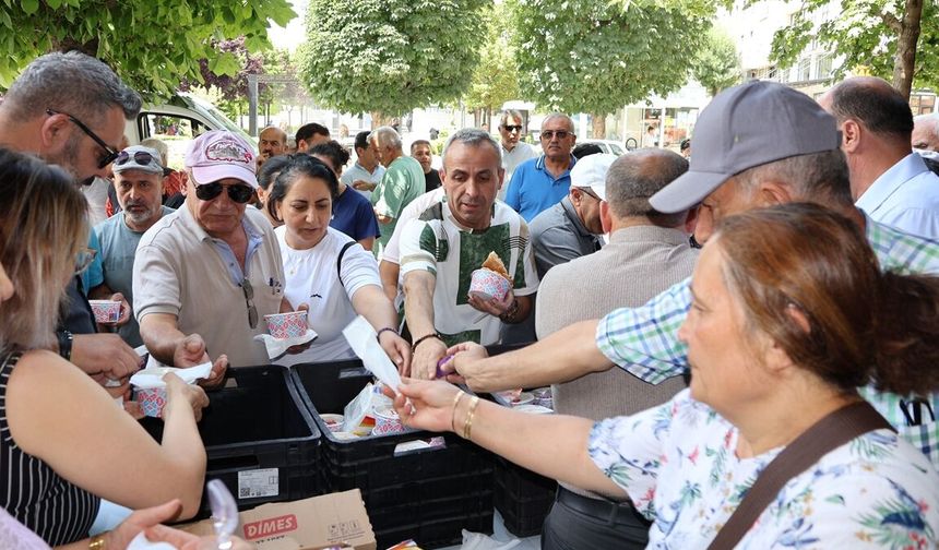 CHP'nin aşure etkinliğine yoğun ilgi