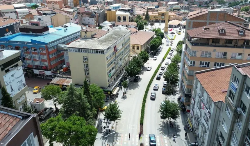 Çorum'un en işlek caddesi sil baştan yenileniyor