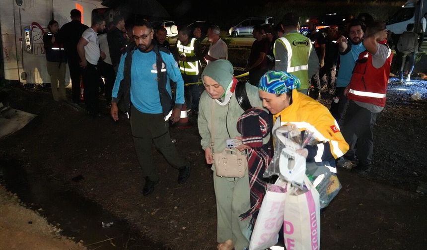 Kırıkkale - Çorum kara yolunda otobüs devrildi: 40 yaralı