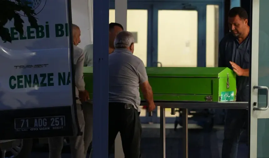 Komşuda vahşet: Babasını parçalayıp tuvalete gömmüş
