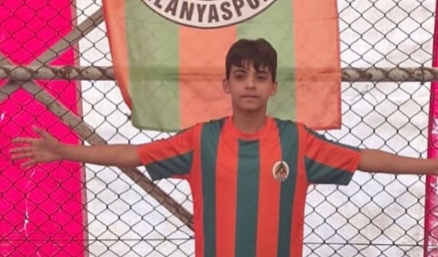 Alper Aksoy Alanyaspor’un  altyapısında!