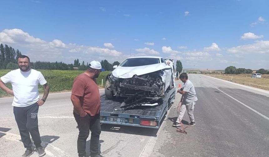 Çorum'da pikap ile otomobil çarpıştı: 2 yaralı
