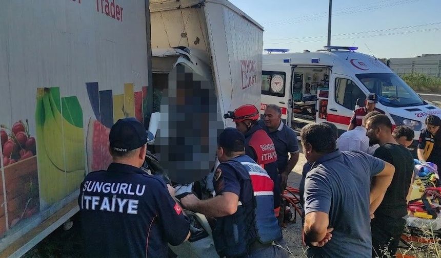 Kamyon tırla çarpıştı: 1 ölü, 1 yaralı
