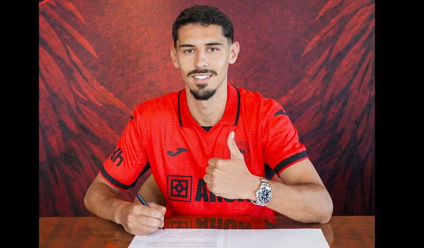 Arca Çorum FK'dan savunmaya dev takviye: Alexandre Penetra imzayı attı