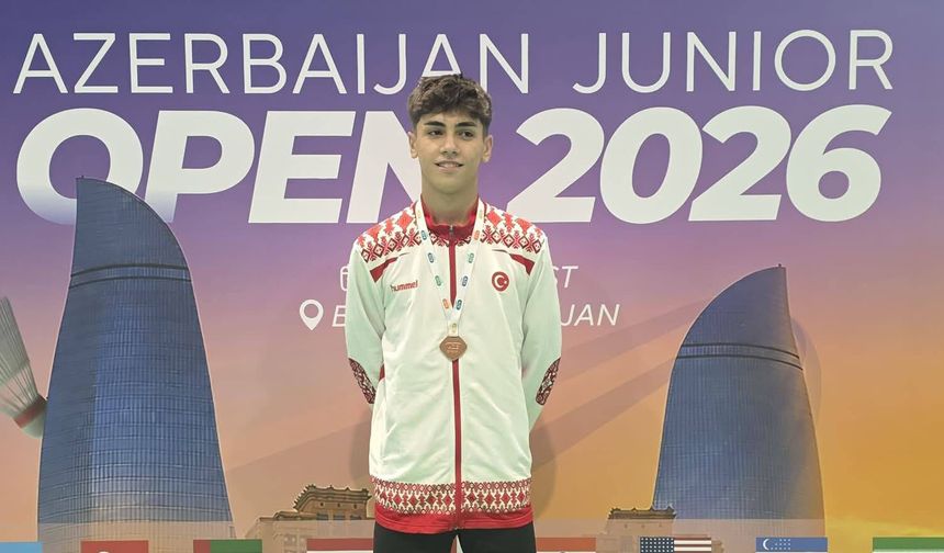 Badmintoncu Eyüp Koçak Azerbaycan’da üçüncü oldu