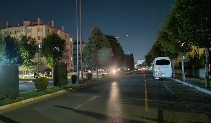 Dr. İlhan Güler Caddesi karanlığa gömüldü, vatandaşlar tepki gösterdi