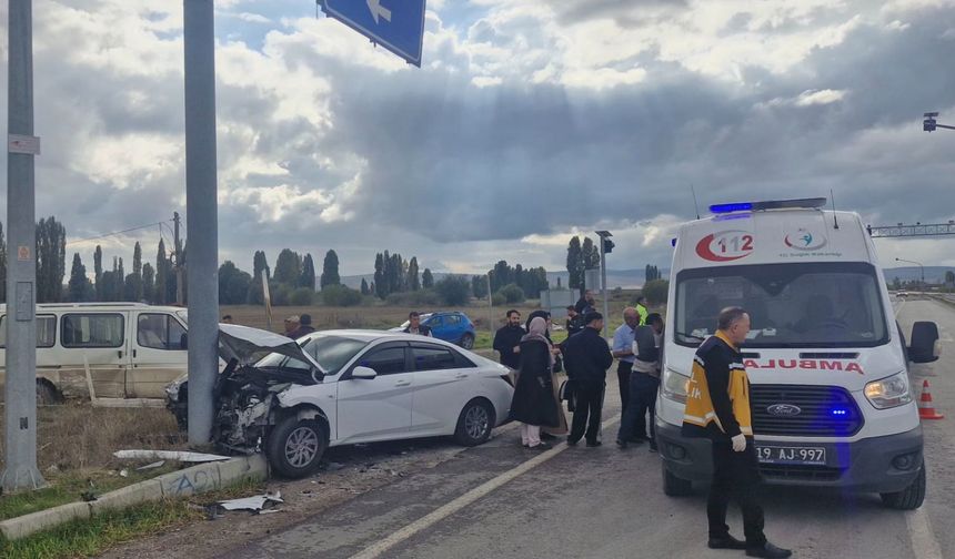 Minibüs otomobille  çarpıştı: 6 yaralı