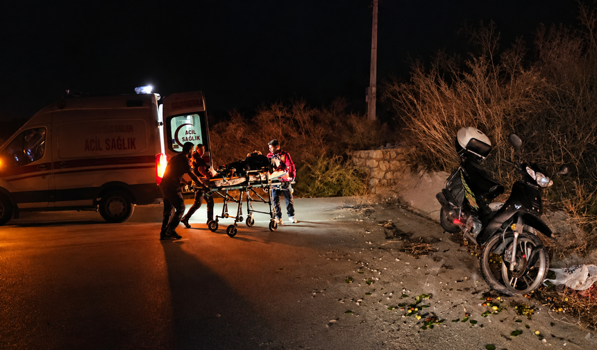 Çorum’da motosiklet şarampole devrildi: 2 yaralı