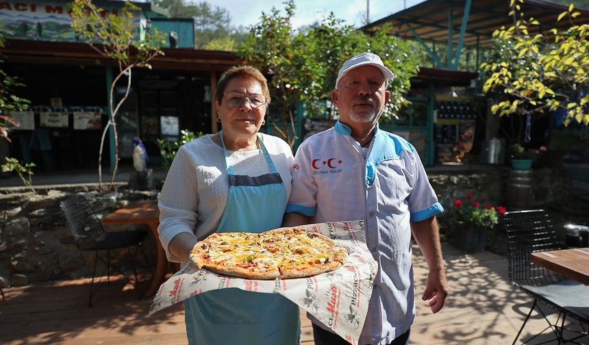 İsveç'ten Çorum'a döndü: Köyüne açtığı pizzacıda Türkiye'den misafirlerini ağırlıyor